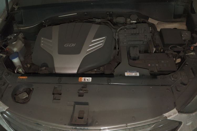 Used Hyundai Grand SantaFe 2013 3.0L 7-Seater Four-Wheel-Drive Comfort Edition Engine Bay