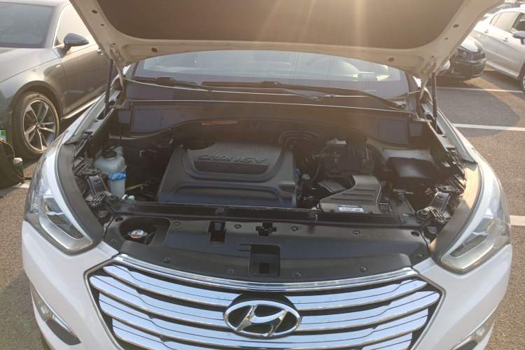 Used Hyundai Grand SantaFe 2013 2.2T 7-Seater Four-Wheel-Drive Comfort Edition Engine Bay