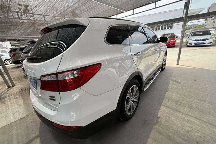 Used Hyundai Grand SantaFe 2013 3.0L 7-Seater Four-Wheel-Drive Comfort Edition Exterior 2