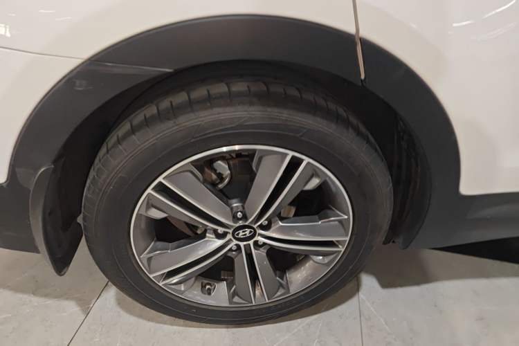 Used Hyundai Grand SantaFe 2013 3.0L 7-Seater 4x4 Flagship Edition Exterior 2