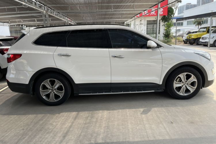 Used Hyundai Grand SantaFe 2013 3.0L 7-Seater Four-Wheel-Drive Comfort Edition Exterior 3