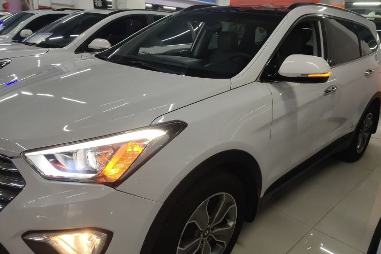 Used Hyundai Grand SantaFe 2013 3.0L 7-Seater Four-Wheel-Drive Comfort Edition Exterior 3