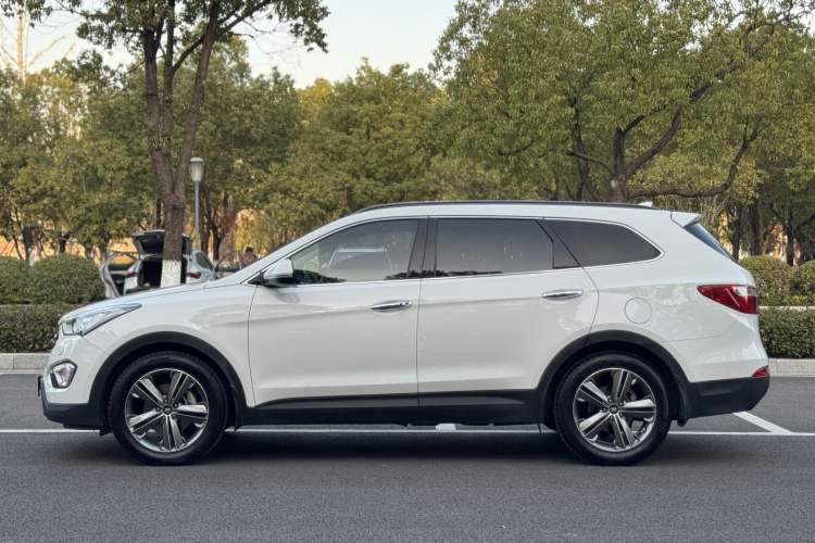Used Hyundai Grand SantaFe 2013 3.0L 7-Seater 4x4 Flagship Edition Exterior 3