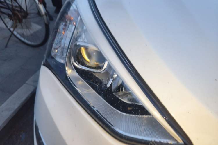 Used Hyundai Grand SantaFe 2013 3.0L 7-Seater Four-Wheel-Drive Comfort Edition Exterior 3