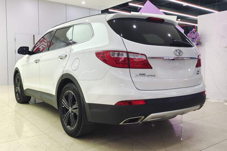 Used Hyundai Grand SantaFe 2013 3.0L 7-seat Four-Wheel-Drive Luxury Edition Exterior 3