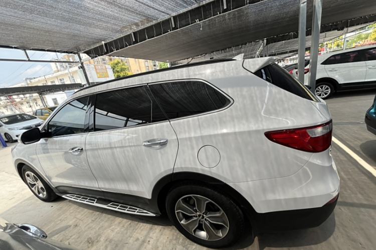 Used Hyundai Grand SantaFe 2013 3.0L 7-Seater Four-Wheel-Drive Comfort Edition Exterior 4