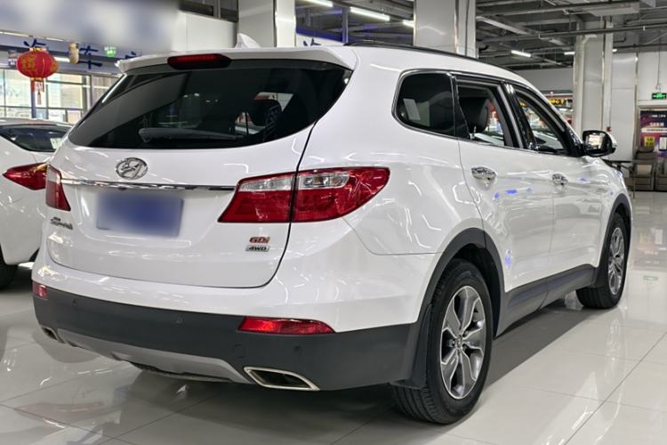 Used Hyundai Grand SantaFe 2013 3.0L 7-Seater Four-Wheel-Drive Comfort Edition Exterior 4