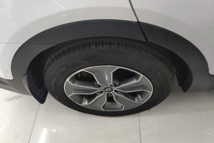 Used Hyundai Grand SantaFe 2013 3.0L 7-Seater Four-Wheel-Drive Comfort Edition Exterior 8