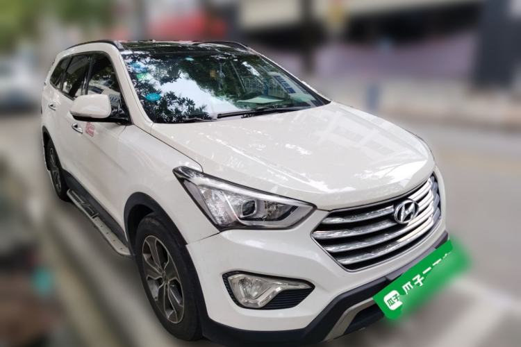 Used Hyundai Grand SantaFe 2013 3.0L 7-Seater Four-Wheel-Drive Comfort Edition Front Right 45 Deg