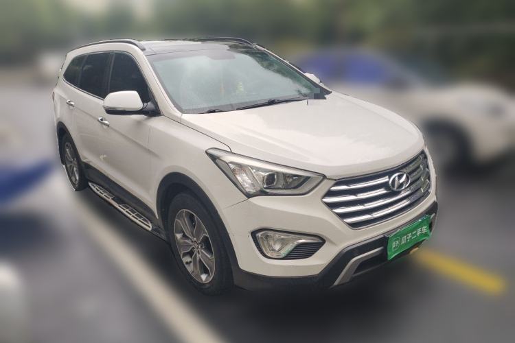 Used Hyundai Grand SantaFe 2013 3.0L 7-Seater Four-Wheel-Drive Comfort Edition Front Right 45 Deg