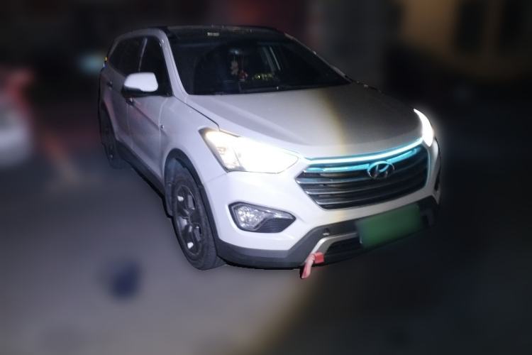 Used Hyundai Grand SantaFe 2013 3.0L 7-Seater Four-Wheel-Drive Comfort Edition Front Right 45 Deg