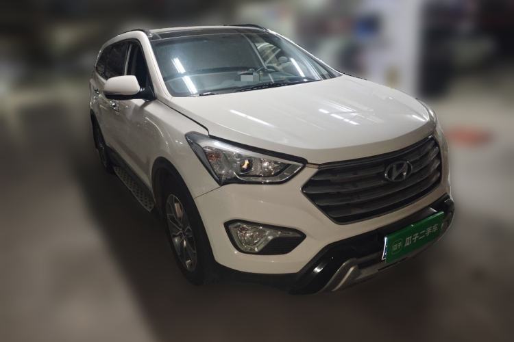 Used Hyundai Grand SantaFe 2013 3.0L 7-Seater Four-Wheel-Drive Comfort Edition Front Right 45 Deg