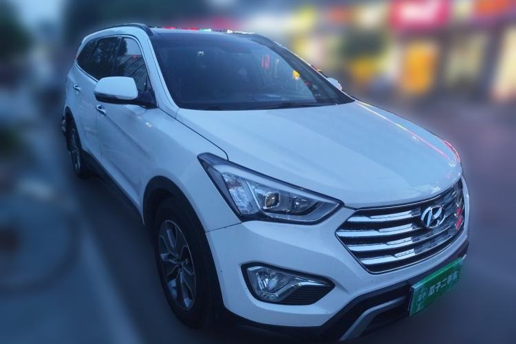 Used Hyundai Grand SantaFe 2013 3.0L 7-Seater Four-Wheel-Drive Comfort Edition Front Right 45 Deg