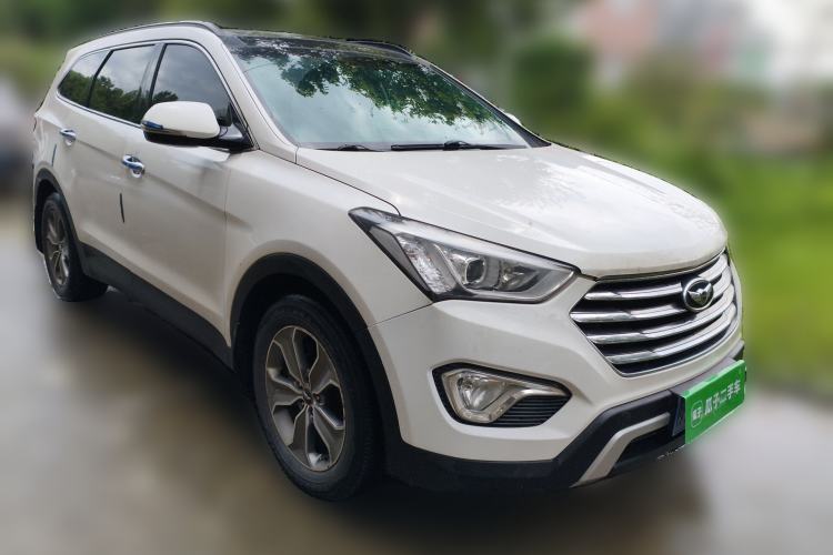 Used Hyundai Grand SantaFe 2013 3.0L 7-Seater Four-Wheel-Drive Comfort Edition Front Right 45 Deg