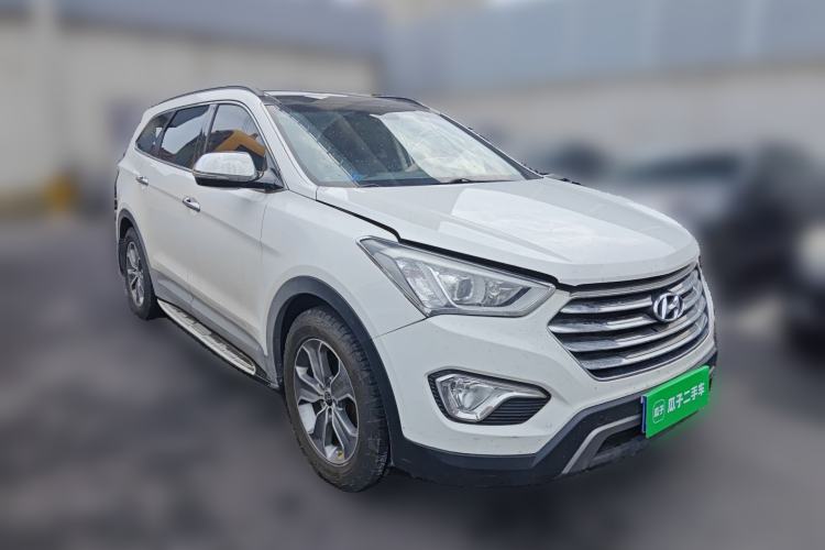 Used Hyundai Grand SantaFe 2013 3.0L 7-Seater Four-Wheel-Drive Comfort Edition Front Right 45 Deg