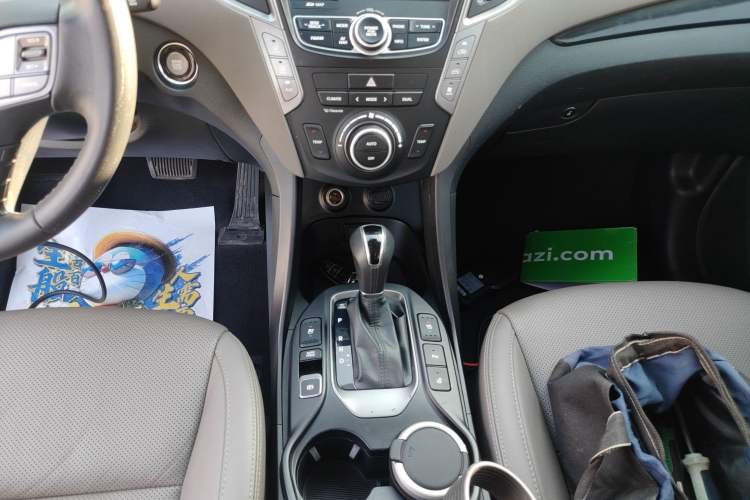 Used Hyundai Grand SantaFe 2013 3.0L 7-Seater 4x4 Flagship Edition Gear Lever