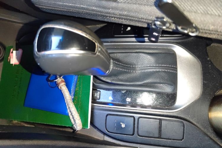Used Hyundai Grand SantaFe 2013 3.0L 7-Seater Four-Wheel-Drive Comfort Edition Gear Lever