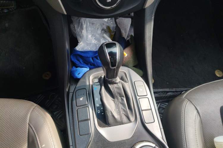 Used Hyundai Grand SantaFe 2013 3.0L 7-Seater Four-Wheel-Drive Comfort Edition Gear Lever