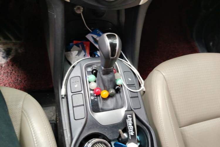 Used Hyundai Grand SantaFe 2013 3.0L 7-Seater Four-Wheel-Drive Comfort Edition Gear Lever