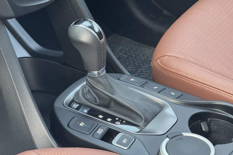 Used Hyundai Grand SantaFe 2013 3.0L 7-Seater 4x4 Flagship Edition Gear Lever