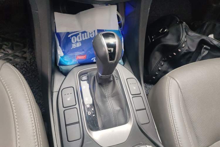 Used Hyundai Grand SantaFe 2013 3.0L 7-Seater Four-Wheel-Drive Comfort Edition Gear Lever