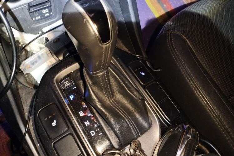 Used Hyundai Grand SantaFe 2013 3.0L 7-Seater Four-Wheel-Drive Comfort Edition Gear Lever