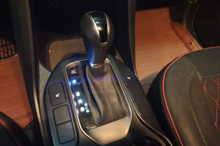 Used Hyundai Grand SantaFe 2013 3.0L 7-Seater Four-Wheel-Drive Comfort Edition Gear Lever