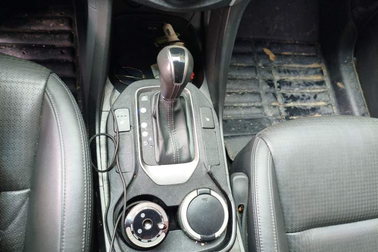 Used Hyundai Grand SantaFe 2013 3.0L 7-Seater Four-Wheel-Drive Comfort Edition Gear Lever