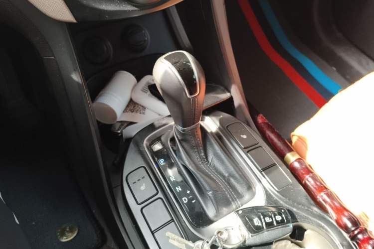 Used Hyundai Grand SantaFe 2013 2.2T 7-Seater Four-Wheel-Drive Comfort Edition Gear Lever