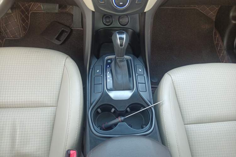 Used Hyundai Grand SantaFe 2013 2.2T 7-Seater Four-Wheel-Drive Comfort Edition Gear Lever