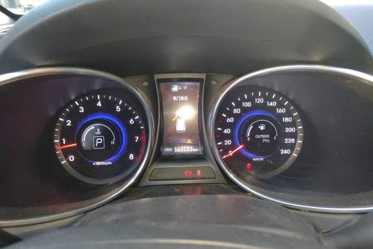Used Hyundai Grand SantaFe 2013 3.0L 7-Seater Four-Wheel-Drive Comfort Edition Instrument Cluster