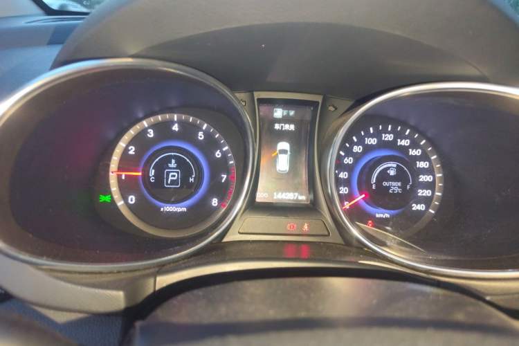 Used Hyundai Grand SantaFe 2013 3.0L 7-Seater Four-Wheel-Drive Comfort Edition Instrument Cluster