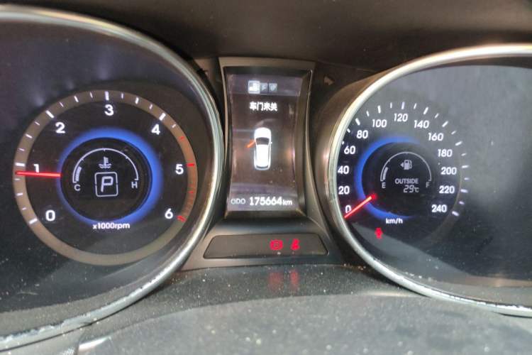 Used Hyundai Grand SantaFe 2013 2.2T 7-Seater Four-Wheel-Drive Luxury Edition Instrument Cluster