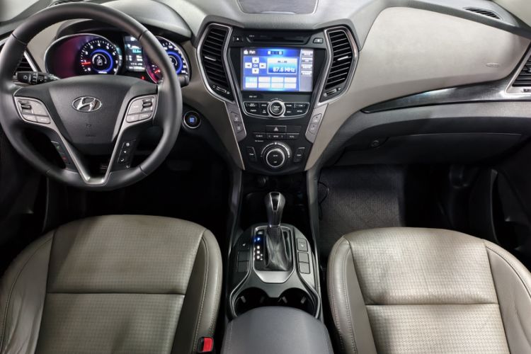 Used Hyundai Grand SantaFe 2013 3.0L 7-Seater Four-Wheel-Drive Comfort Edition Interior 1