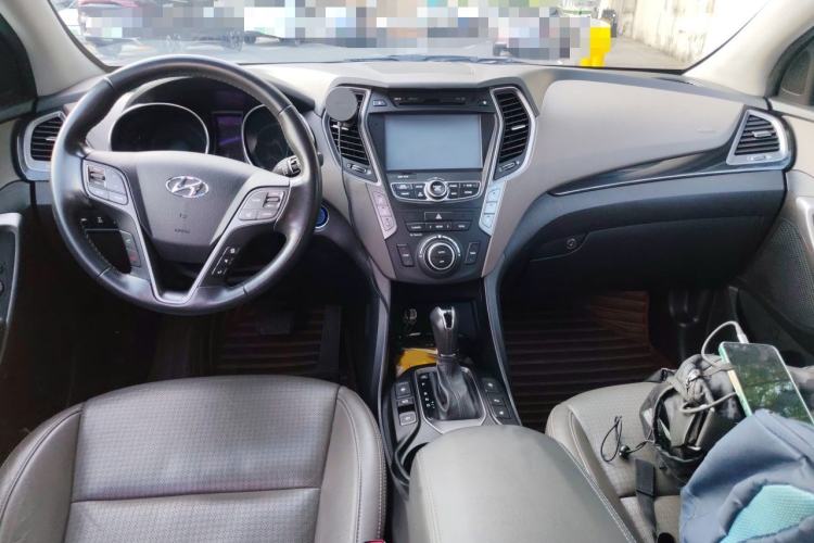 Used Hyundai Grand SantaFe 2013 3.0L 7-Seater 4x4 Flagship Edition Interior 2