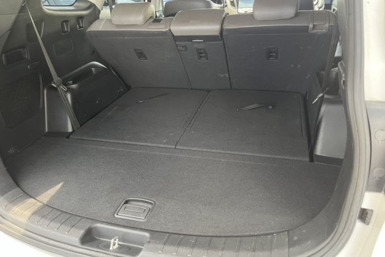 Used Hyundai Grand SantaFe 2013 3.0L 7-Seater Four-Wheel-Drive Comfort Edition Interior 4