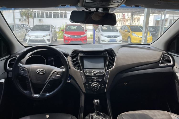 Used Hyundai Grand SantaFe 2013 3.0L 7-Seater Four-Wheel-Drive Comfort Edition Interior 5