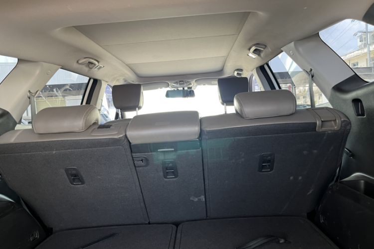 Used Hyundai Grand SantaFe 2013 3.0L 7-Seater Four-Wheel-Drive Comfort Edition Interior 6