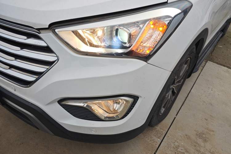 Used Hyundai Grand SantaFe 2013 3.0L 7-Seater Four-Wheel-Drive Comfort Edition Left Front Headlight