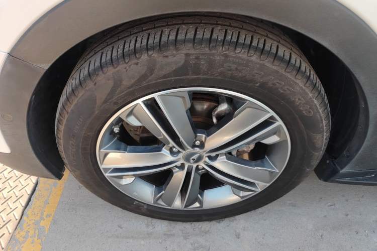 Used Hyundai Grand SantaFe 2013 3.0L 7-Seater 4x4 Flagship Edition Left Front Wheel Hub