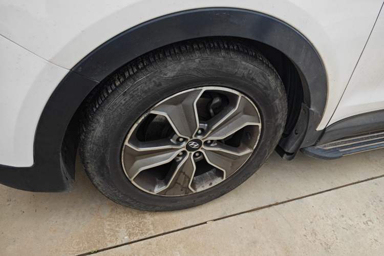 Used Hyundai Grand SantaFe 2013 3.0L 7-Seater Four-Wheel-Drive Comfort Edition Left Front Wheel Hub