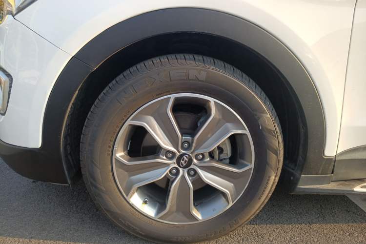 Used Hyundai Grand SantaFe 2013 2.2T 7-Seater Four-Wheel-Drive Comfort Edition Left Front Wheel Hub