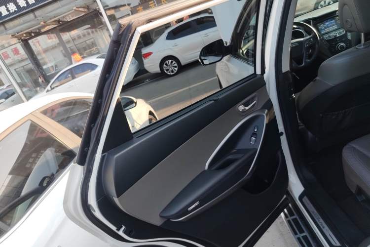 Used Hyundai Grand SantaFe 2013 3.0L 7-Seater 4x4 Flagship Edition Left Rear Door Interior