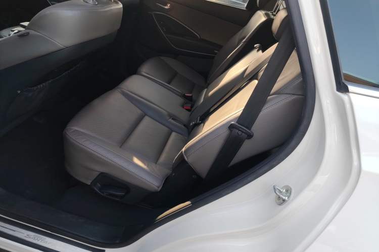 Used Hyundai Grand SantaFe 2013 3.0L 7-Seater 4x4 Flagship Edition Left Rear Seat