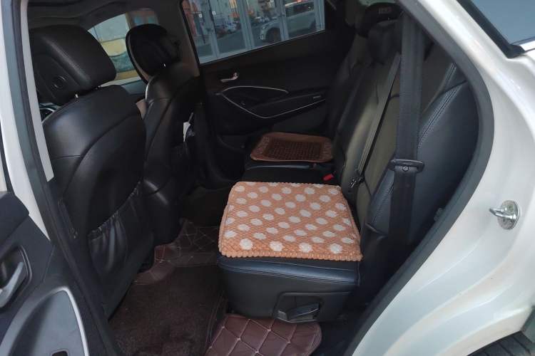 Used Hyundai Grand SantaFe 2013 3.0L 7-Seater Four-Wheel-Drive Comfort Edition Left Rear Seat