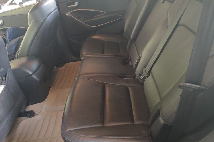 Used Hyundai Grand SantaFe 2013 3.0L 7-Seater Four-Wheel-Drive Comfort Edition Left Rear Seat