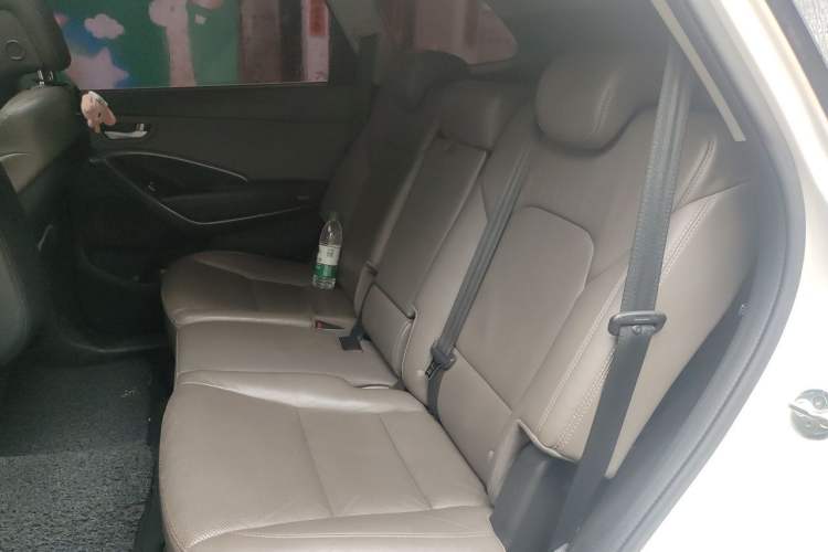 Used Hyundai Grand SantaFe 2013 3.0L 7-Seater Four-Wheel-Drive Comfort Edition Left Rear Seat