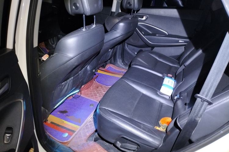 Used Hyundai Grand SantaFe 2013 3.0L 7-Seater Four-Wheel-Drive Comfort Edition Left Rear Seat