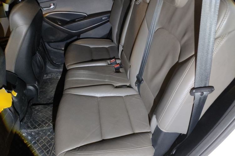 Used Hyundai Grand SantaFe 2013 3.0L 7-Seater Four-Wheel-Drive Comfort Edition Left Rear Seat