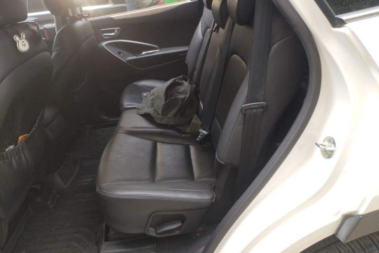 Used Hyundai Grand SantaFe 2013 3.0L 7-Seater Four-Wheel-Drive Comfort Edition Left Rear Seat